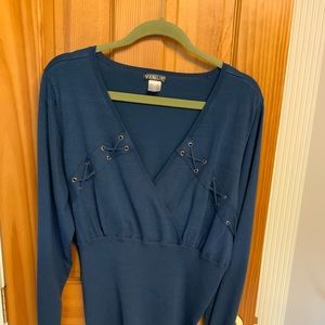 Sweater w/grommet cross-cross detail